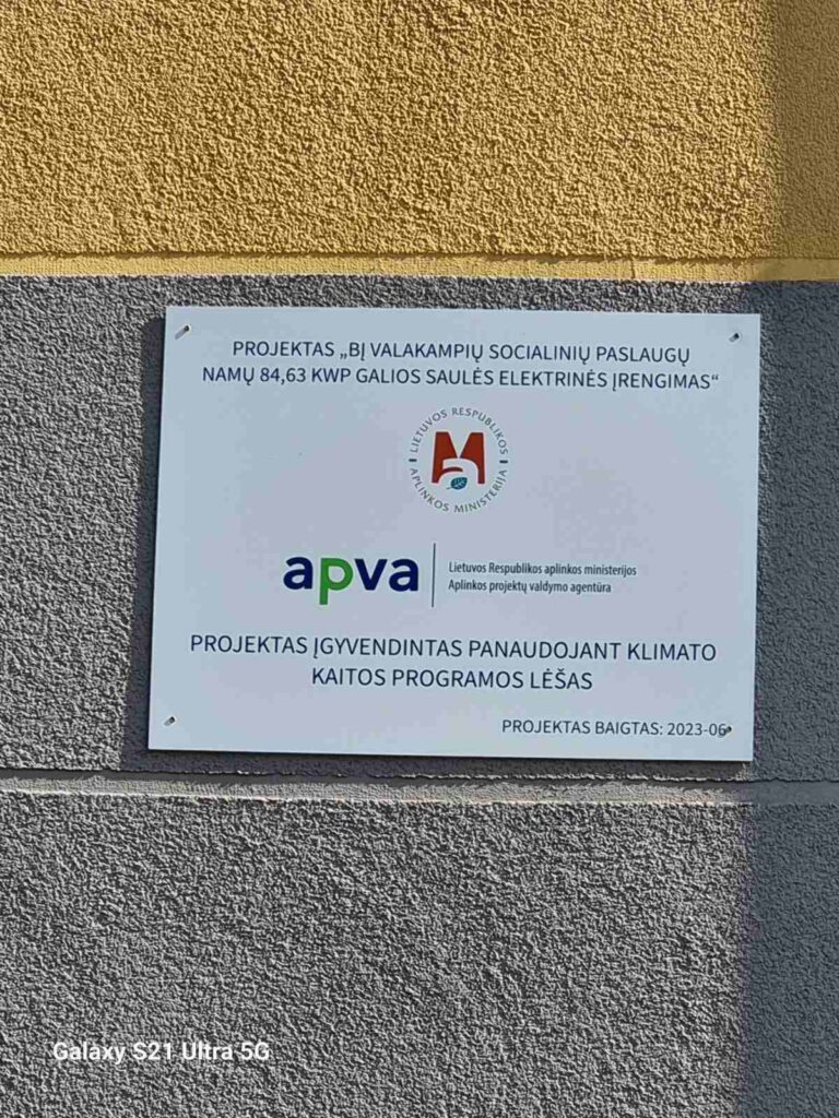 Įrengtos saulės jėgainės jau gamina elektrą!